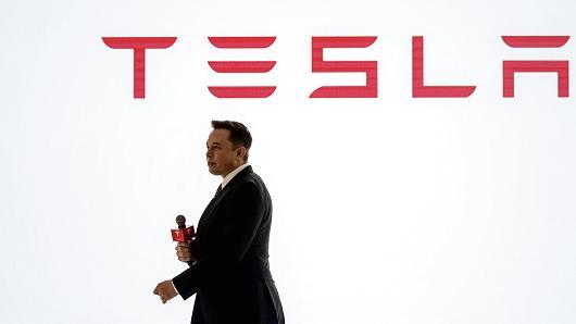 马斯克承诺8月推全自动驾驶Autopilot 股价应声大涨