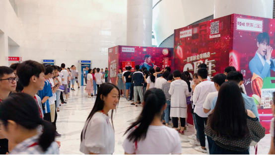 百草味开启京东6周年店庆，成淡季“搅局者”