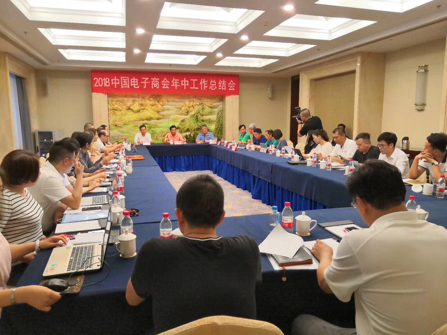 重点做好五项工作，开辟商会工作新局面 | 中国电子商会2018年年中工作会在包头召开