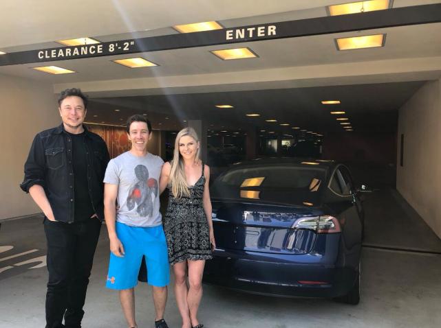 特斯拉测试Model 3全新销售方式 马斯克亲自送车上门