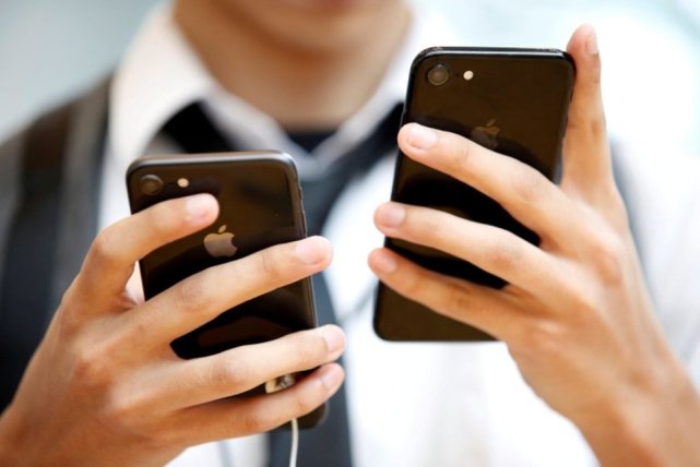 日本拟强迫运营商停止手机捆绑 或打击iPhone销量
