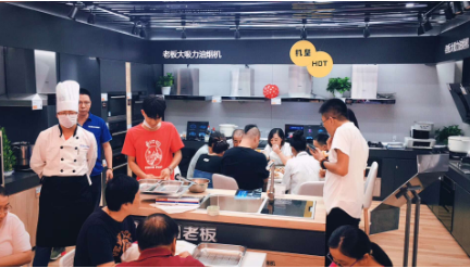 苏宁易购全业态“购物嘉年华”助阵上海购物节