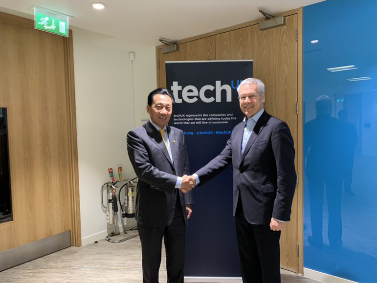 中国电子商会王宁会长率团出访英国德国