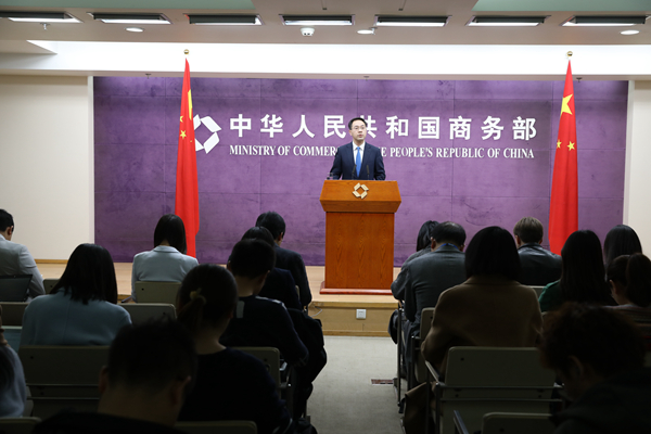 商务部：我国网络零售额连续六年居全球第一