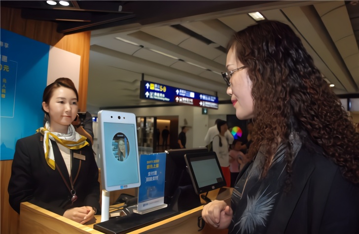 支付宝发布“五一”出境游报告:人均消费增一倍至1800元,00后异军突起