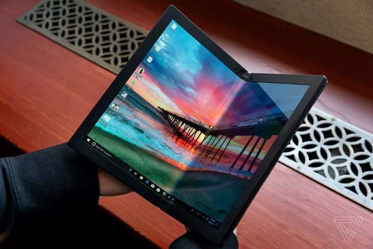 联想展示全球首款可折叠PC