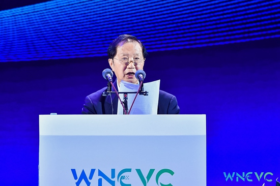 陈清泰：跨界融合才能更好地分享新能源汽车这块大蛋糕