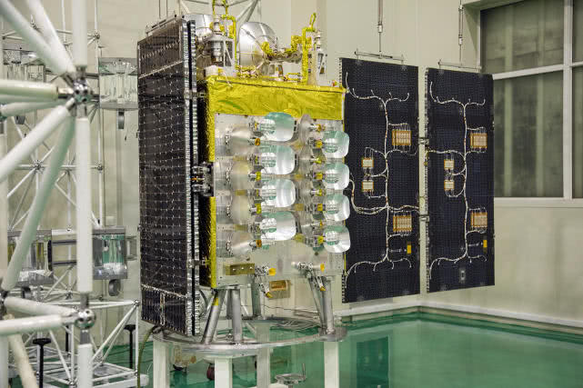 中国首颗通信能力达10Gbps的低轨宽带卫星正式出厂