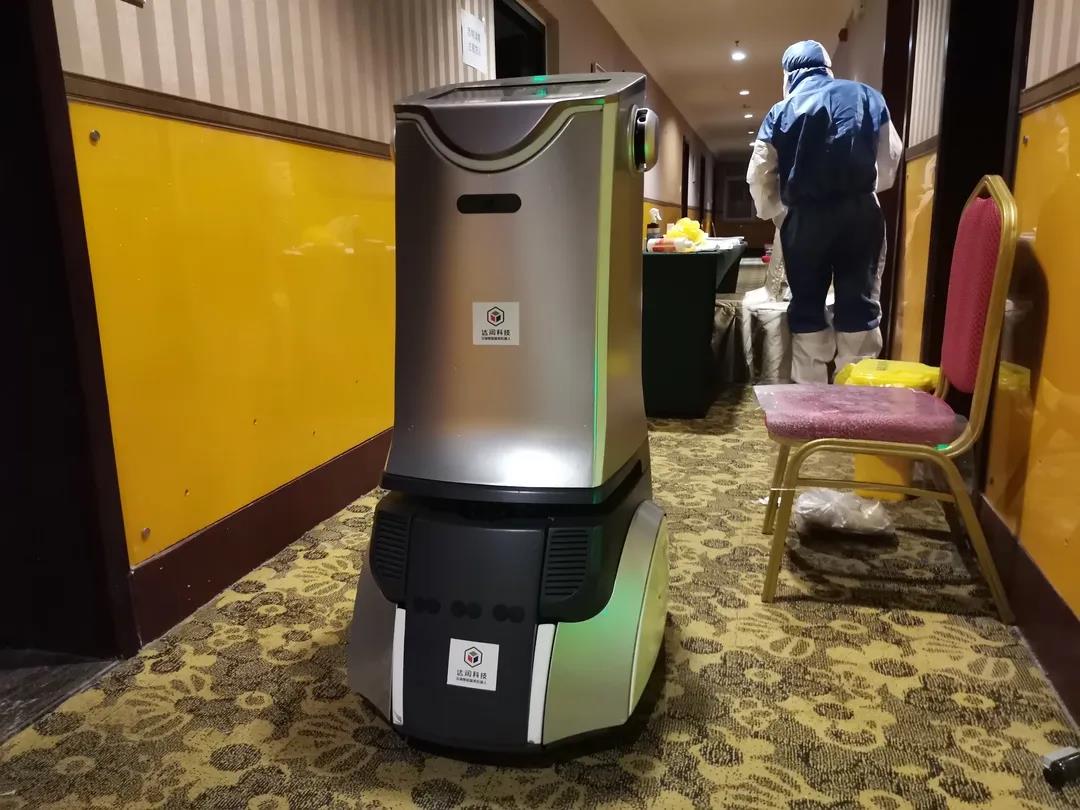 达闼5G云端防疫机器人助力青岛打赢抗疫攻坚战