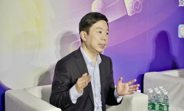 腾讯教育联合暗物智能发布AILA智能作业灯
