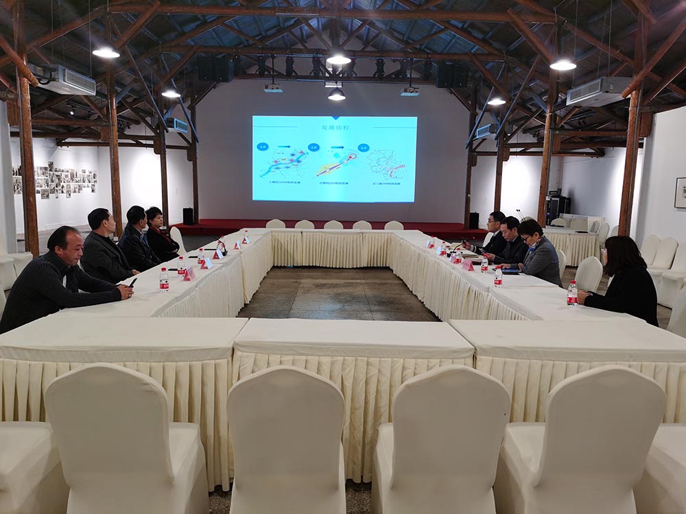 中国电子商会会长王宁一行考察调研上海市松江区的产业发展情况