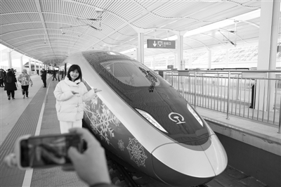 我国实现时速350公里高速列车上5G超高清演播
