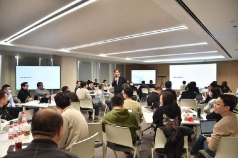 雷军称要在三年内做到中国高端手机市场份额第一
