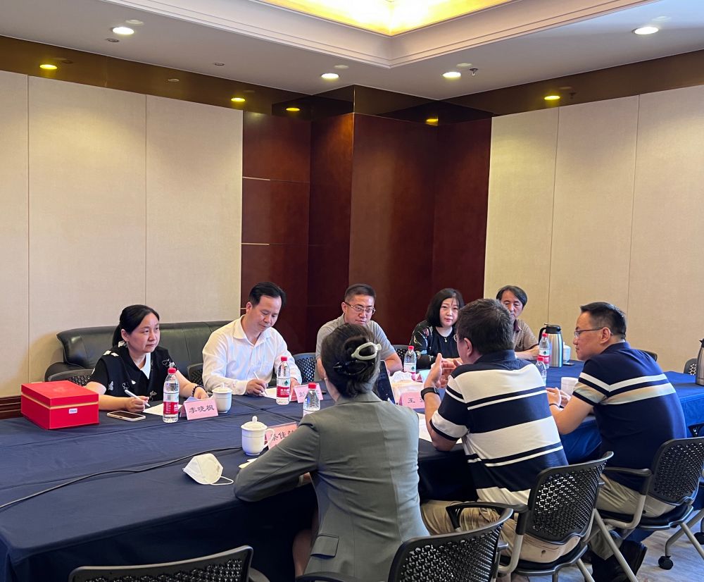中国电子商会秘书长彭李辉一行调研朗新数据并颁发中国电子商会“飞马奖”