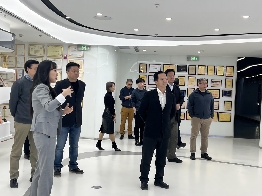 彭李辉一行前往影谱科技考察交流