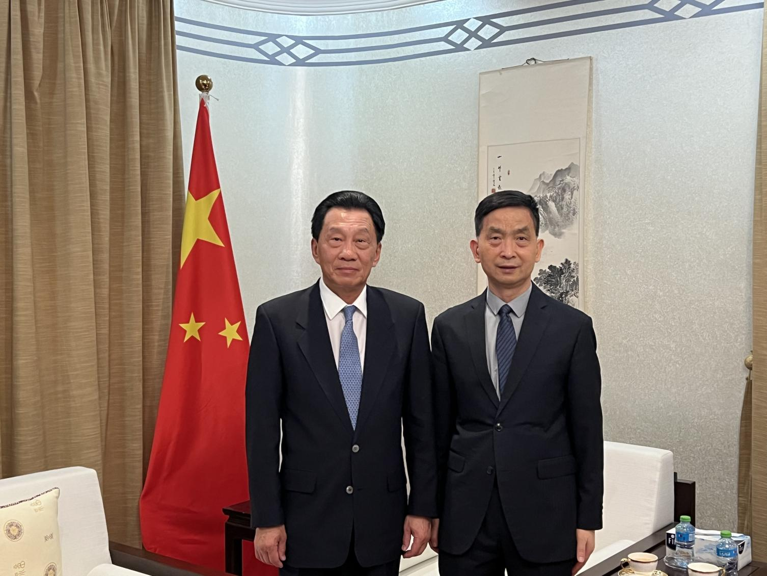中国电子商会会长王宁同志在多哈会见中国驻卡塔尔特命全权大使曹小林同志