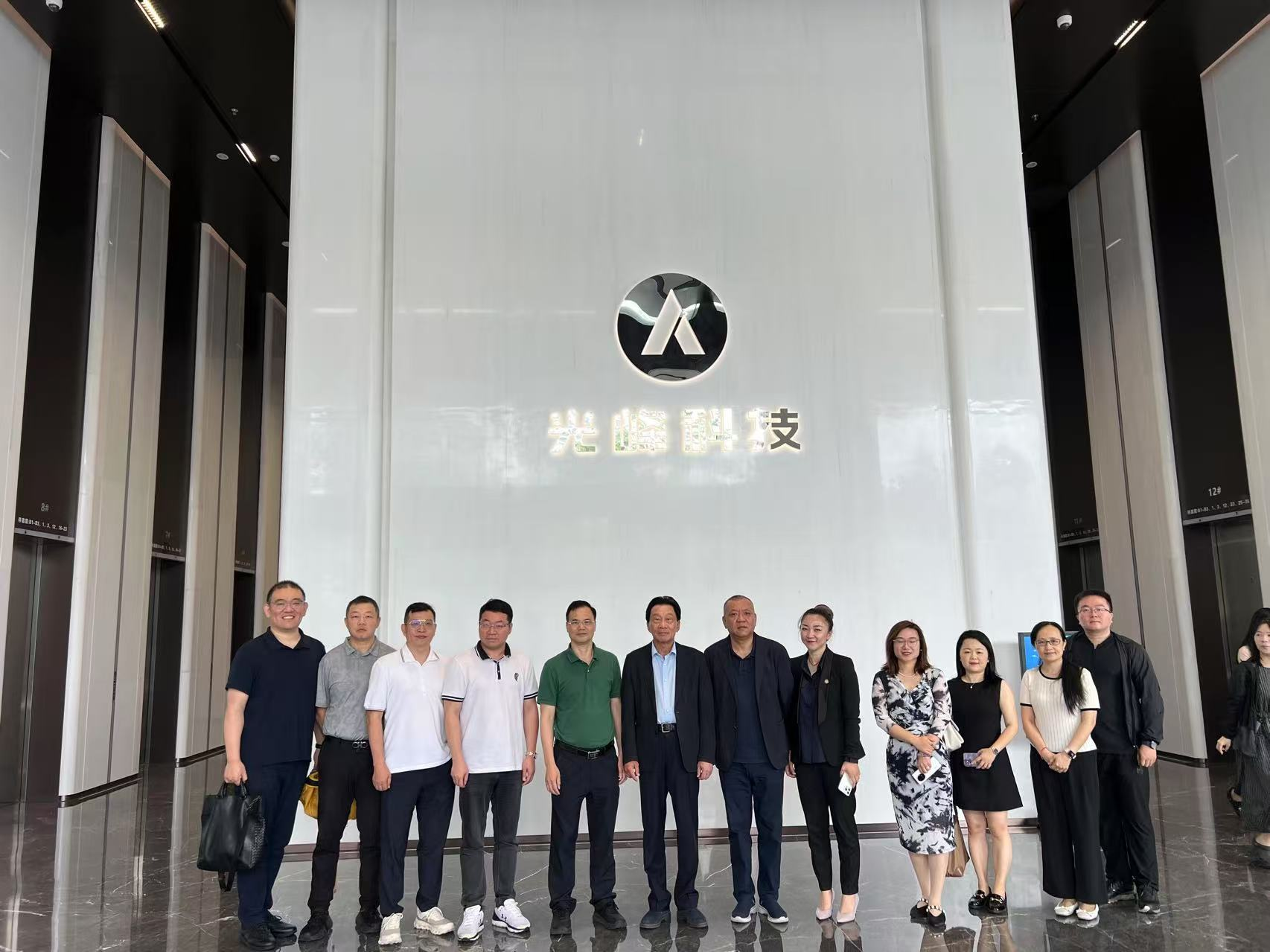 中国电子商会王宁会长一行应邀赴深圳考察调研企业人工智能产业升级情况