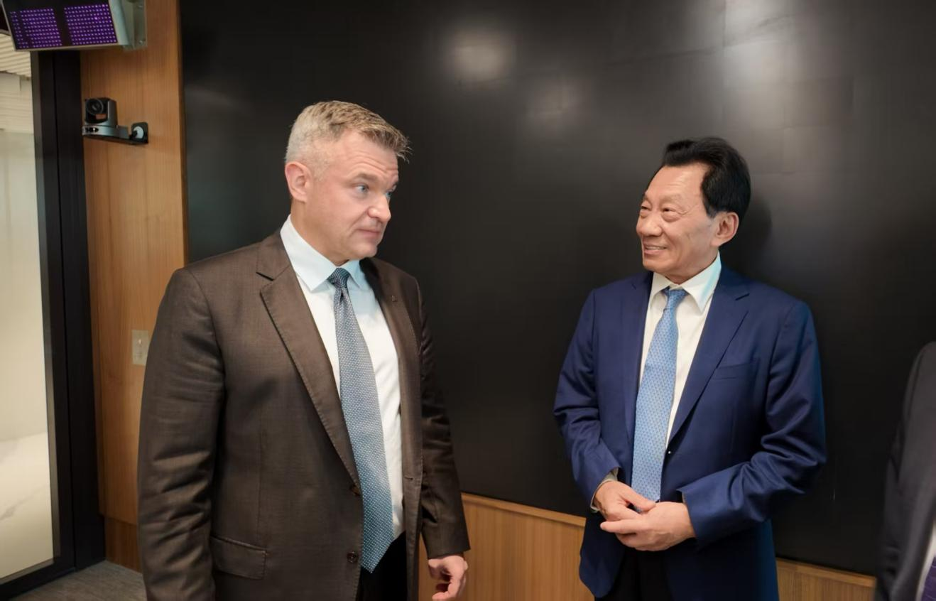 中国电子商会王宁会长拜会俄联邦工业和贸易部副部长什巴克阁下