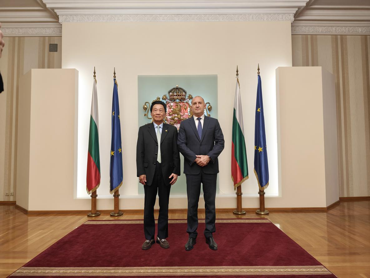 中国电子商会王宁会长在索菲亚拜会保加利亚总统鲁门·拉德夫阁下