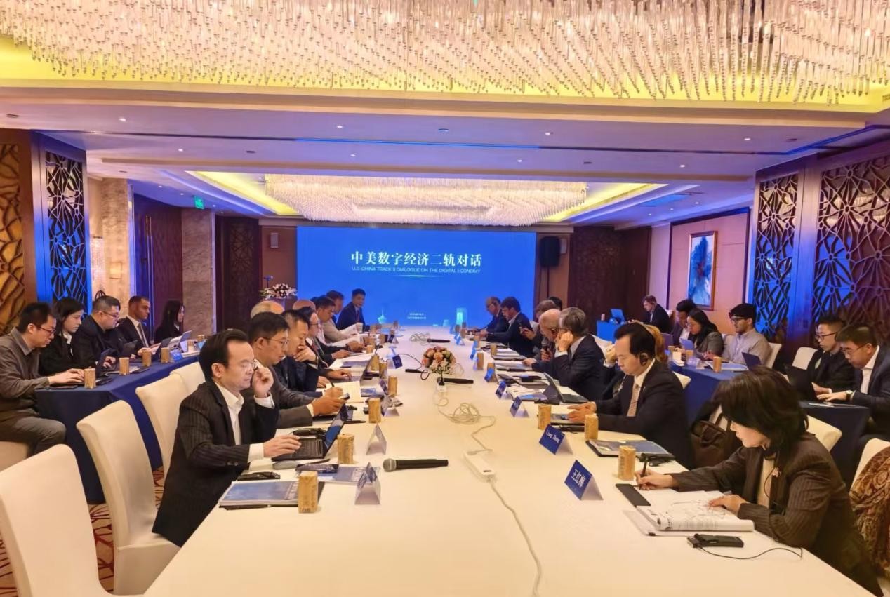 凝聚数字经济共识，搭建智能制造桥梁——中国电子商会以对话促合作，AIE引中外关注 